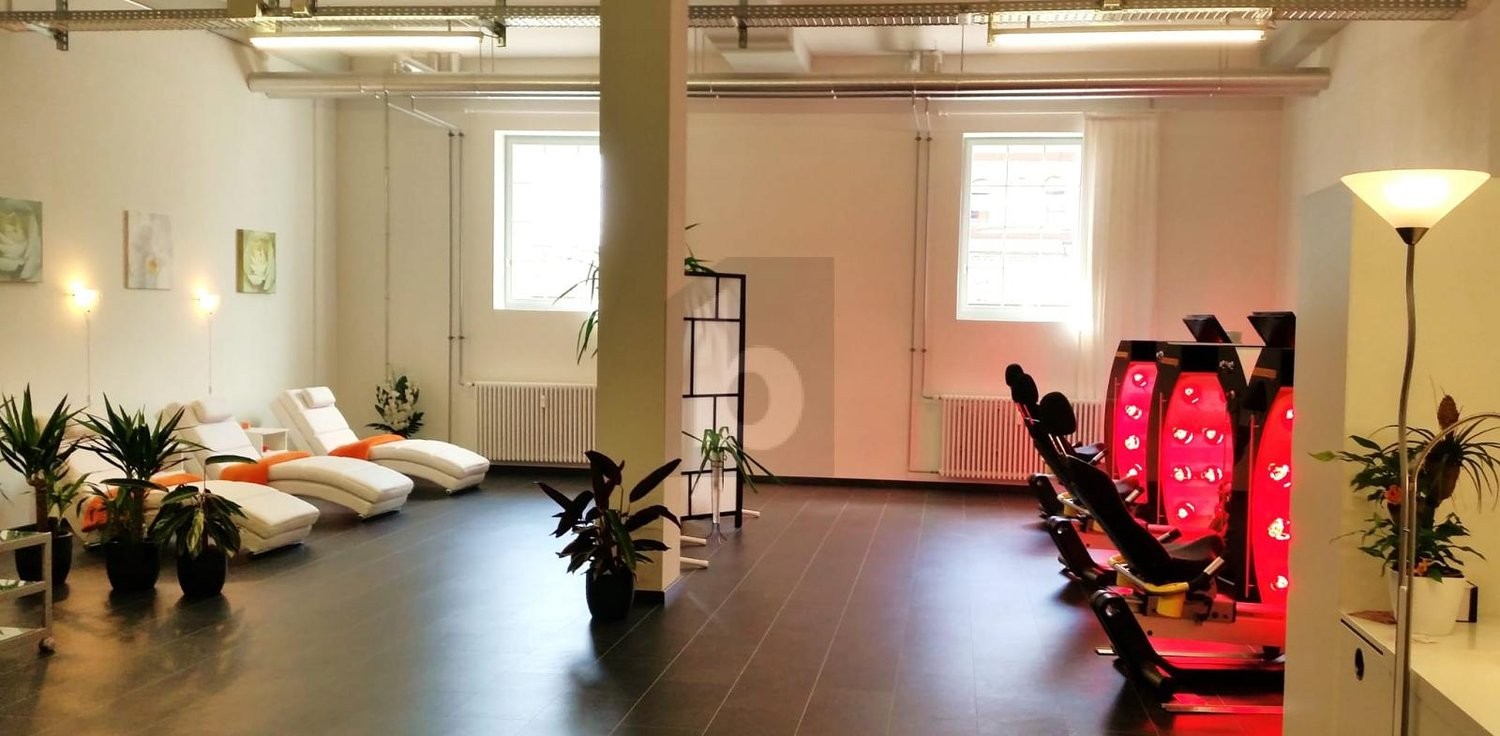 113m² shop, photo 1 of 4
