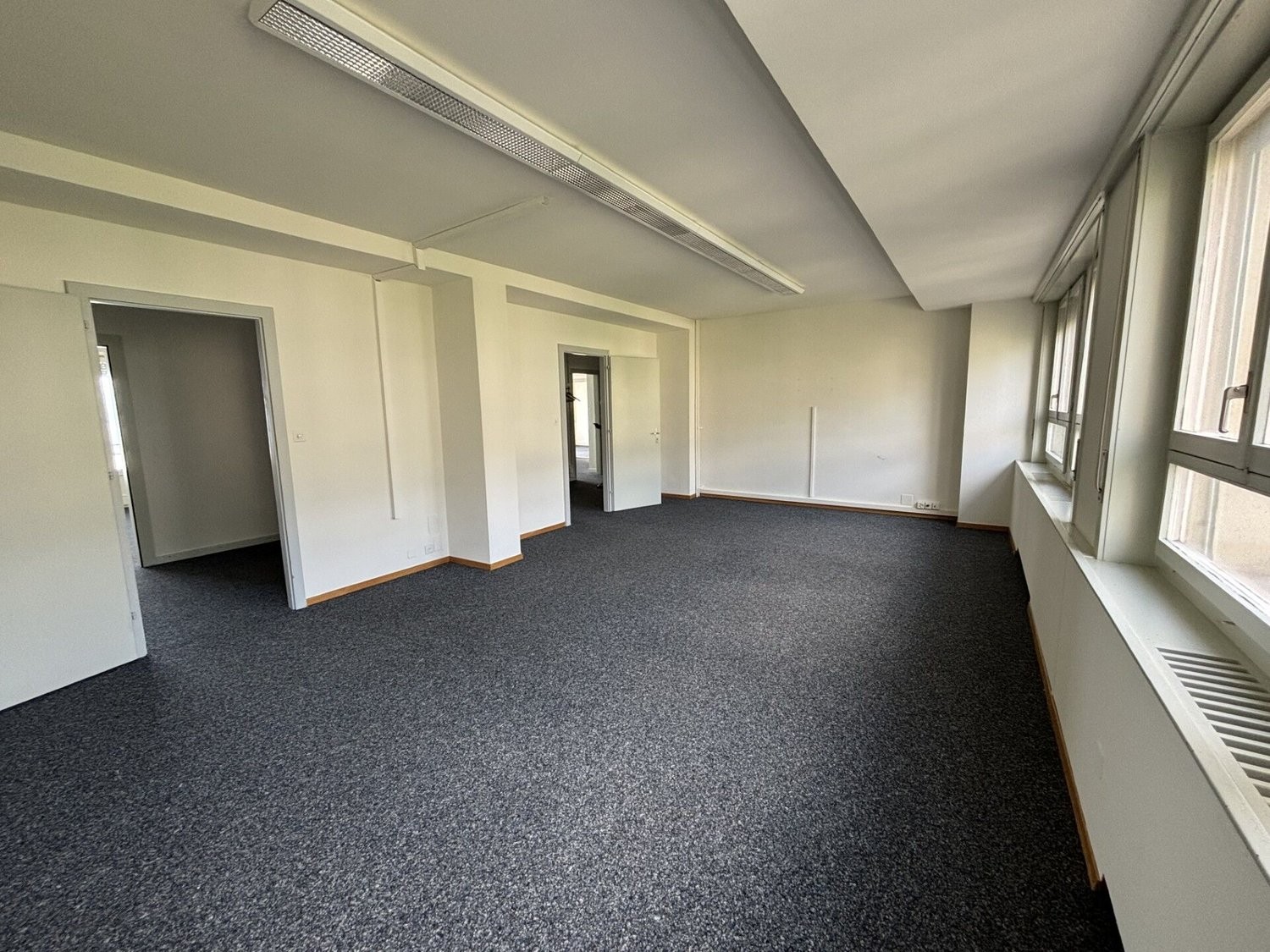 312m² office, photo 2 of 4