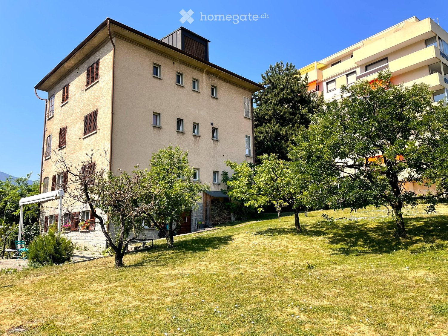 5 rooms apartment