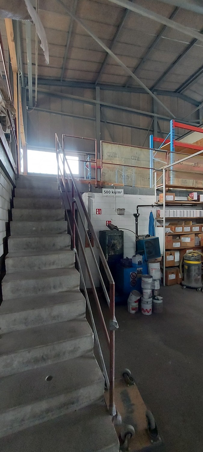 Commercial, photo 2 of 5