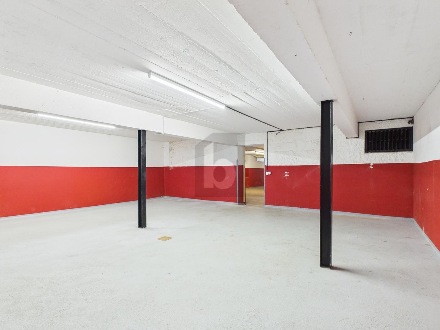 199m² storage room, photo 2 of 4
