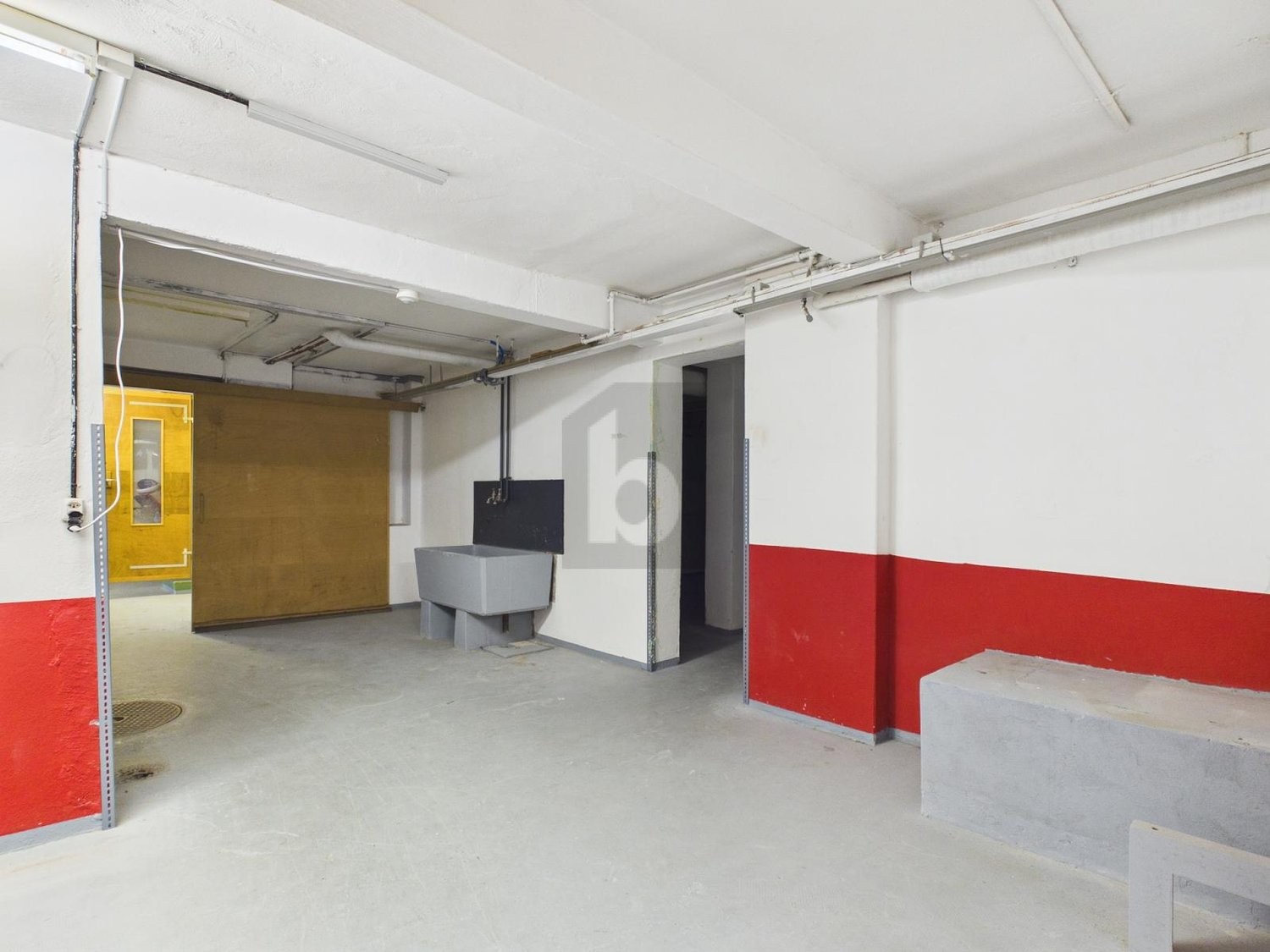 199m² storage room, photo 3 of 4