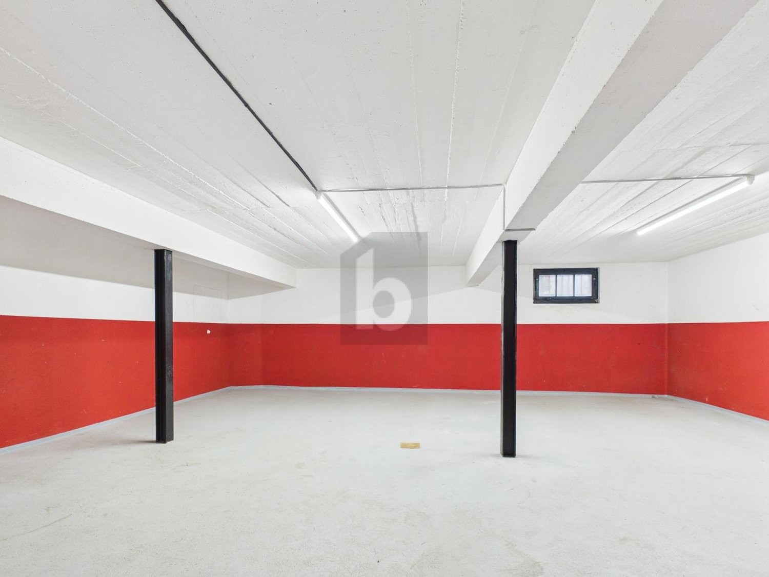 199m² storage room, photo 1 of 4