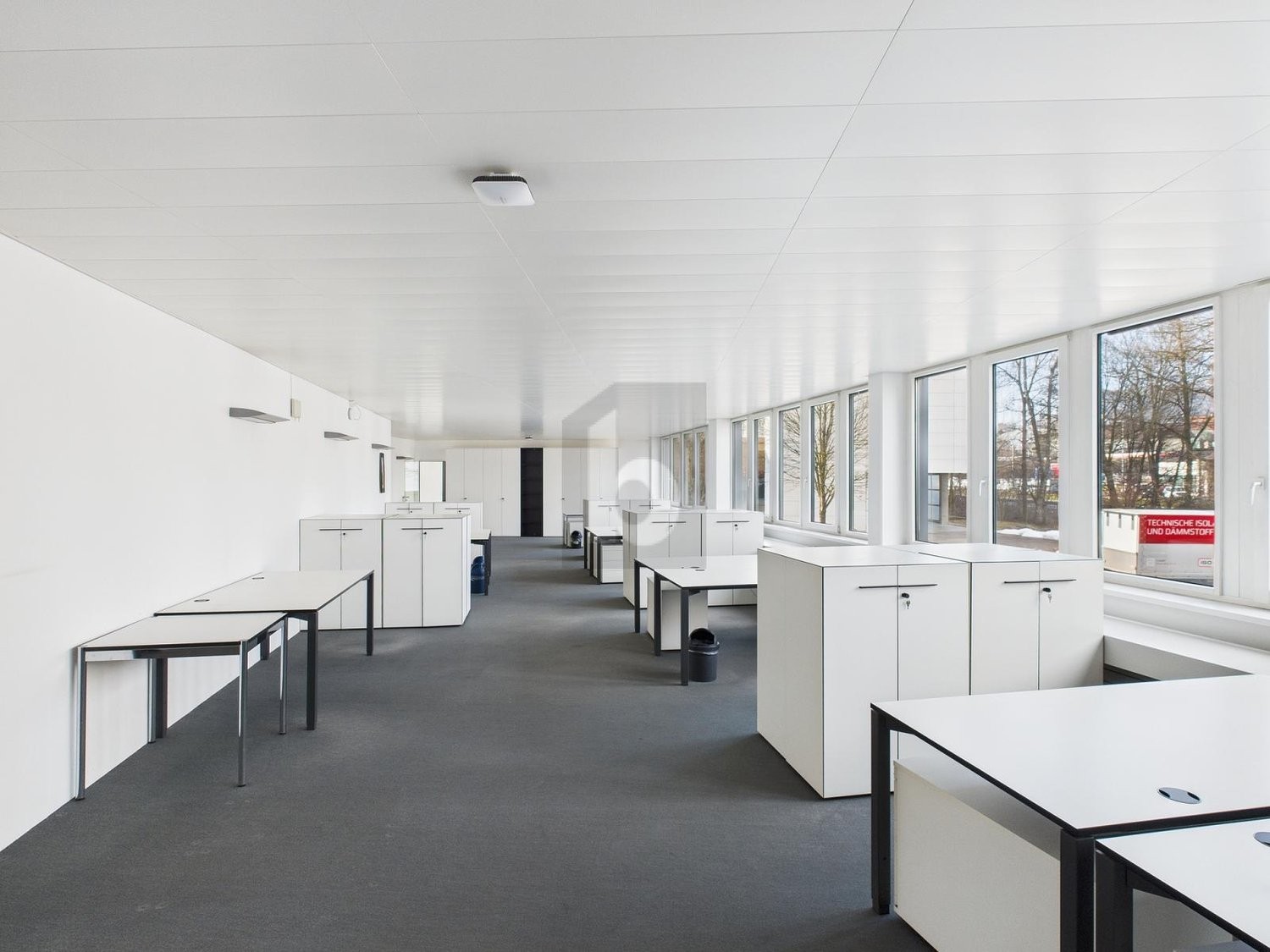 420m² office, photo 1 of 4