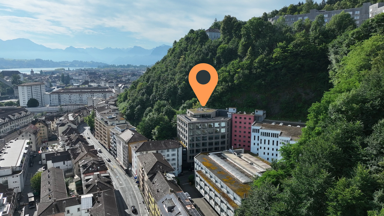 3205m² office, photo 1 of 10