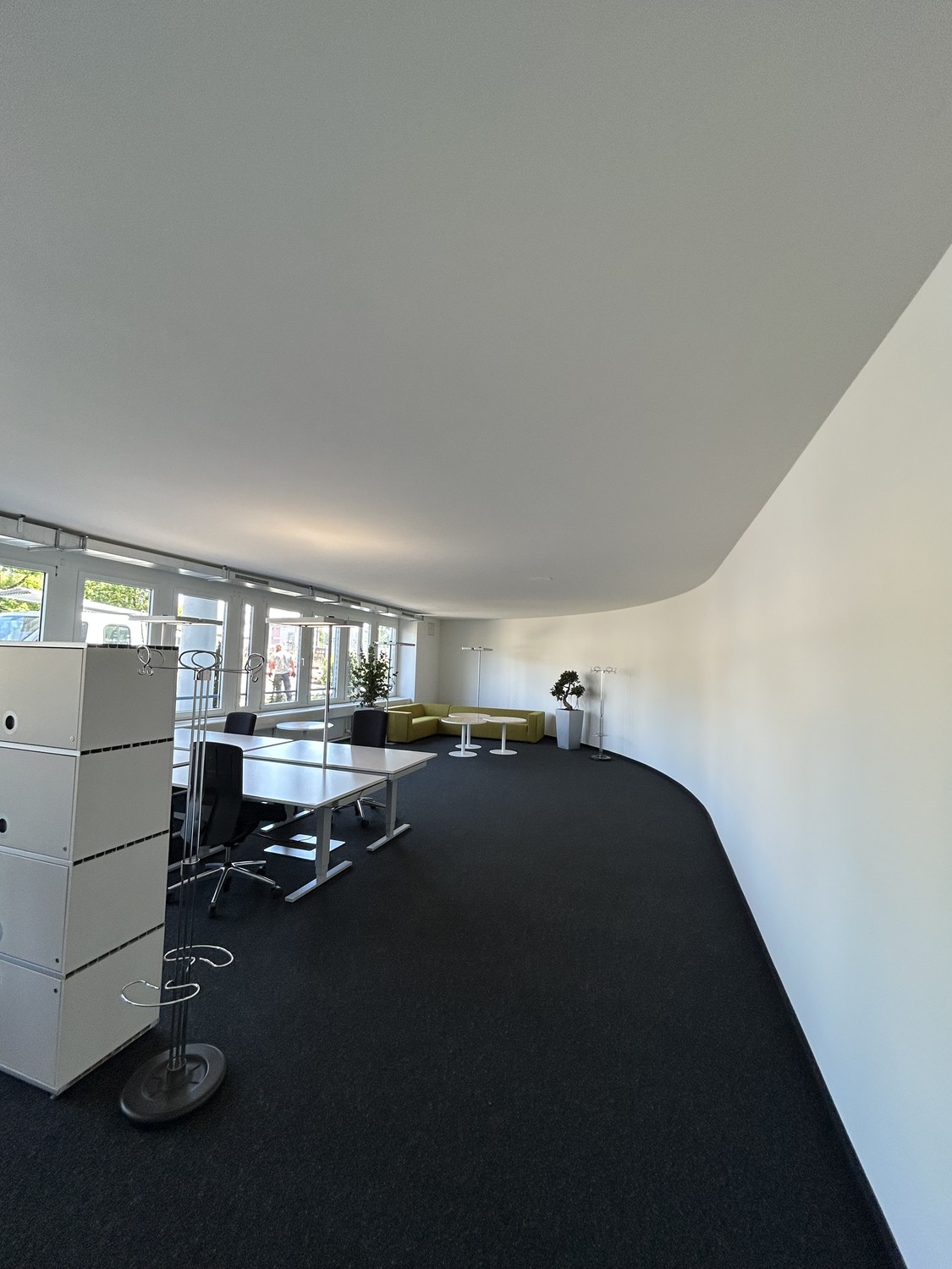 296m² office, photo 2 of 10