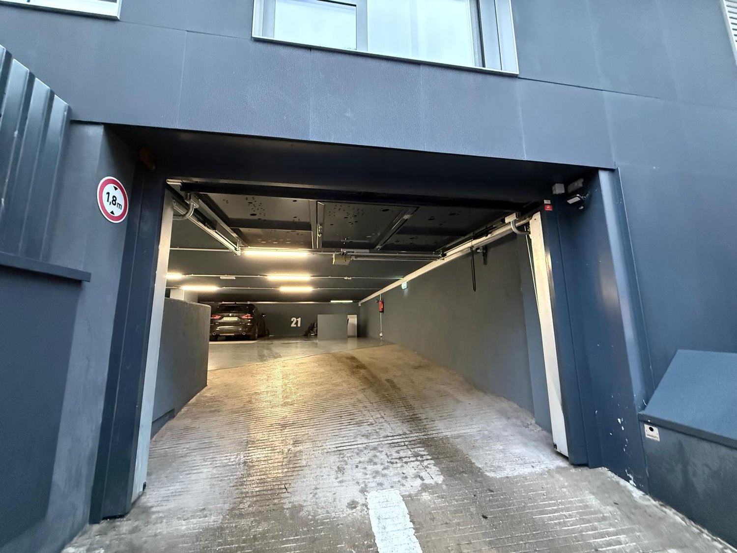 Covered slot, photo 1 of 3