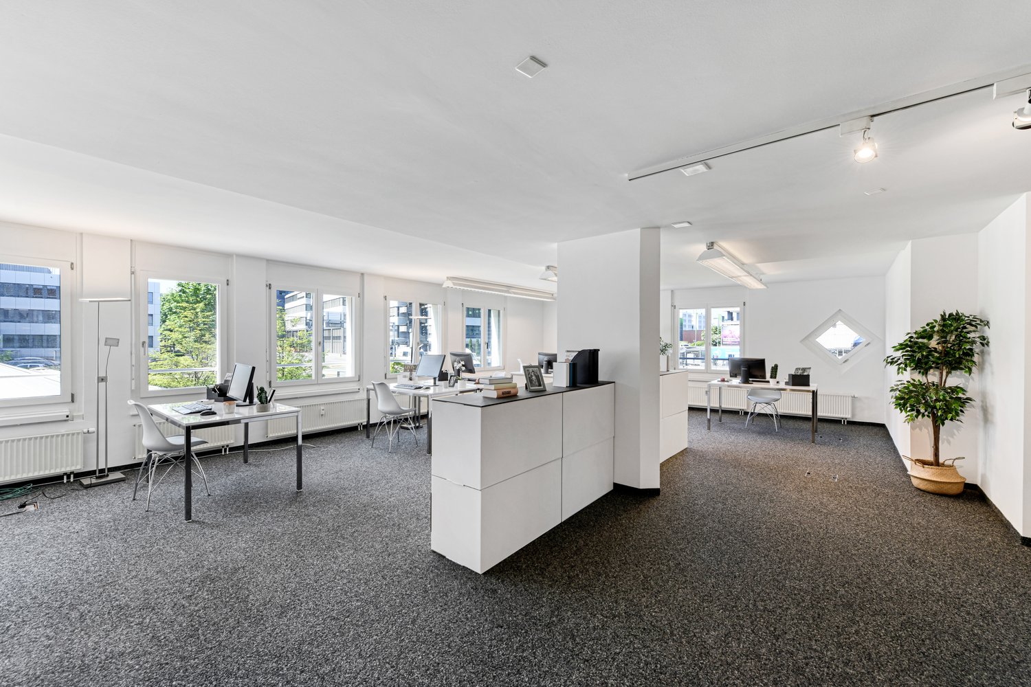247m² office, photo 2 of 10