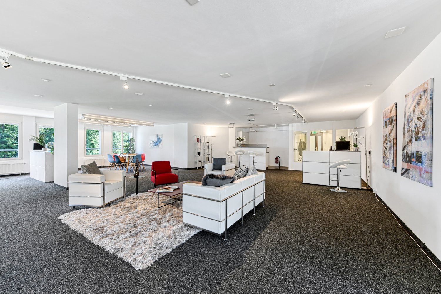 247m² office, photo 1 of 10