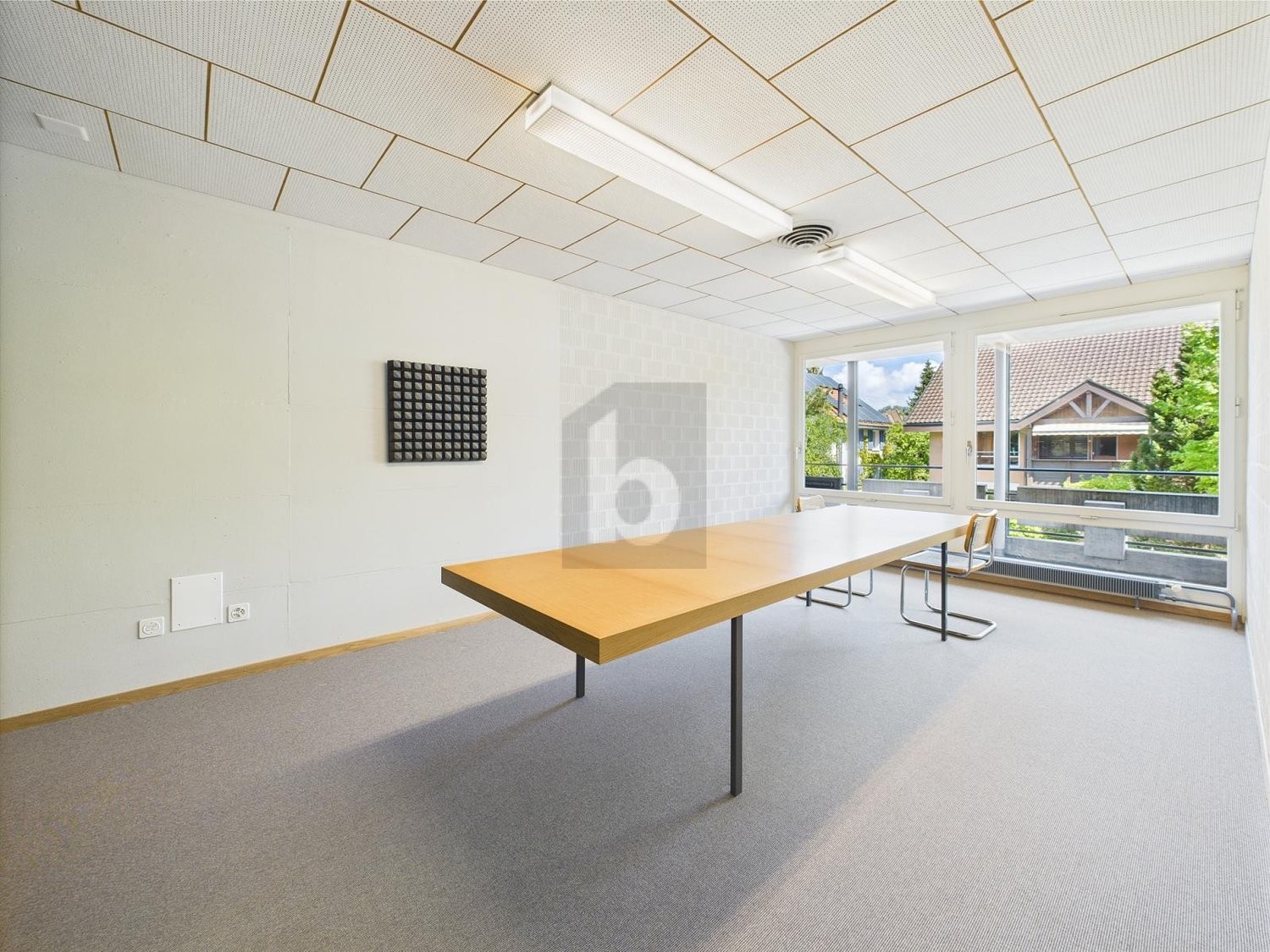 313m² office, photo 2 of 4