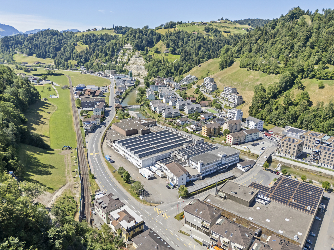 3000m² commercial, photo 1 of 10