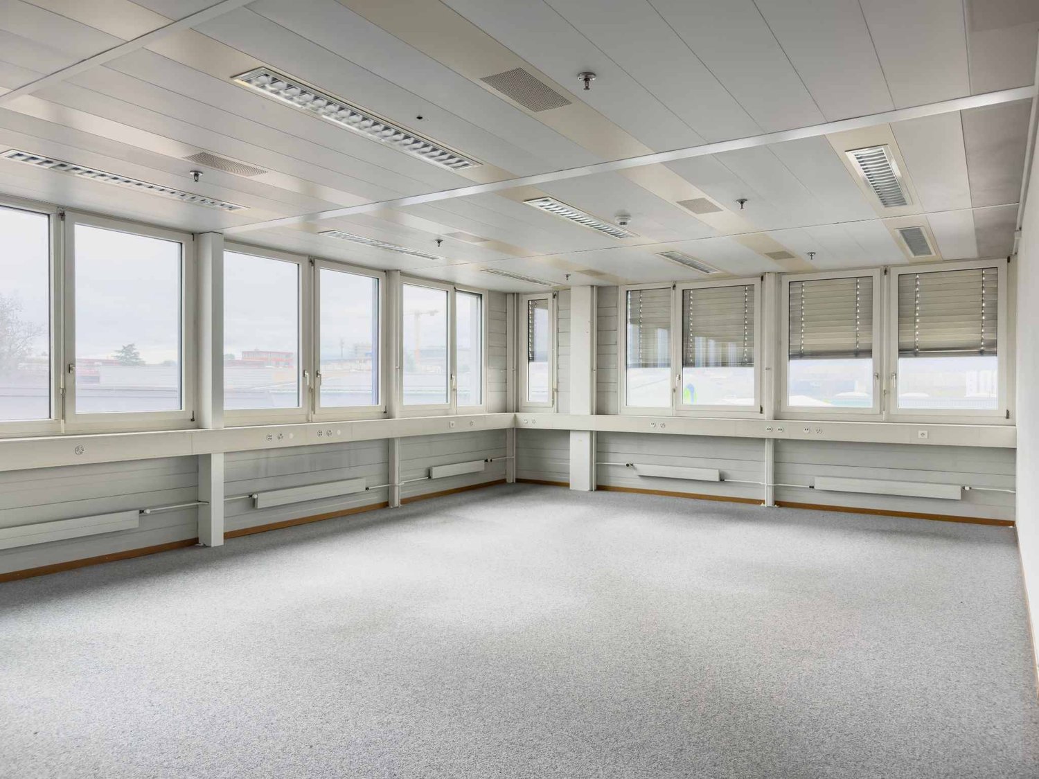 748m² office, photo 2 of 8