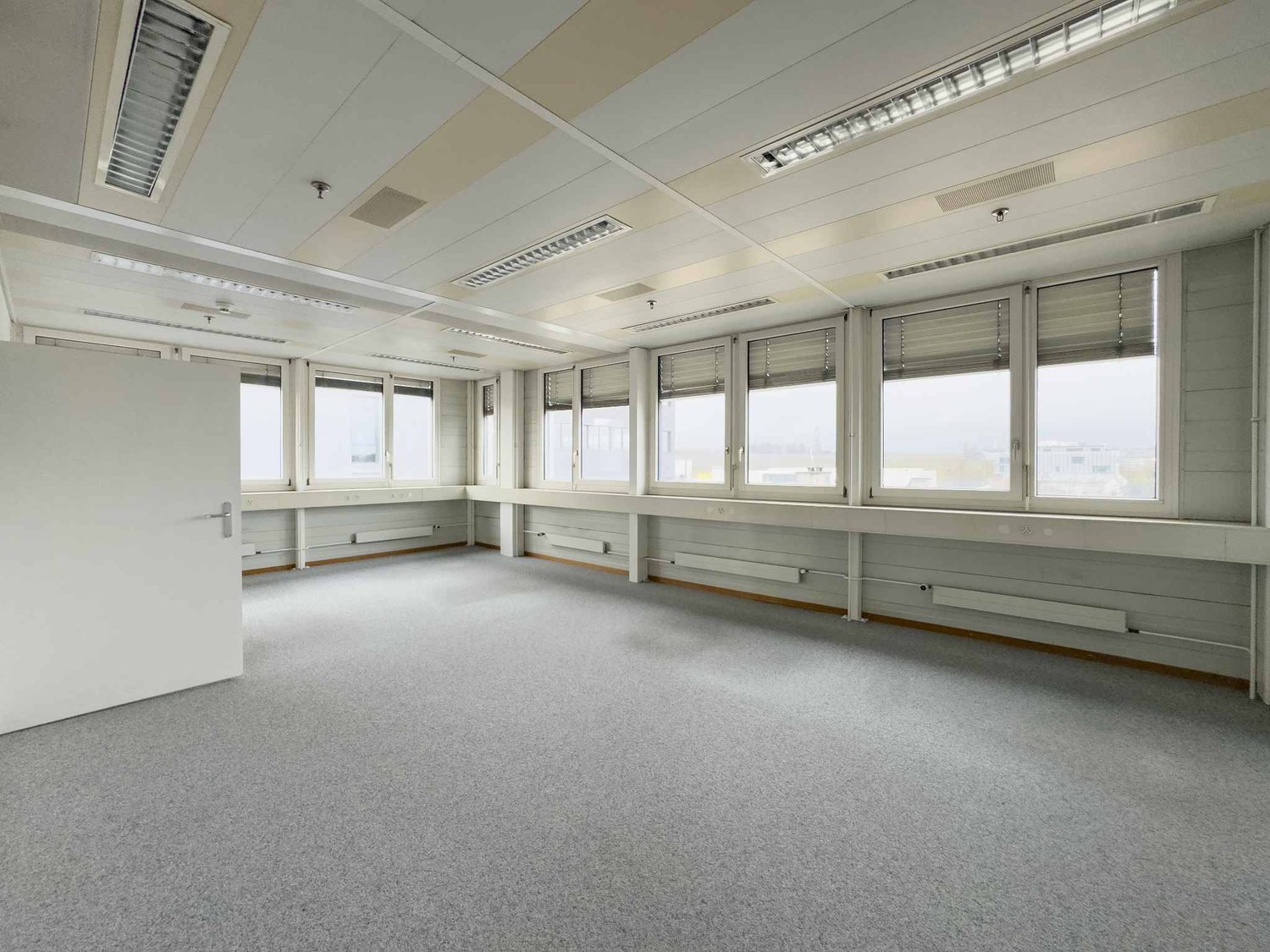 748m² office, photo 4 of 8