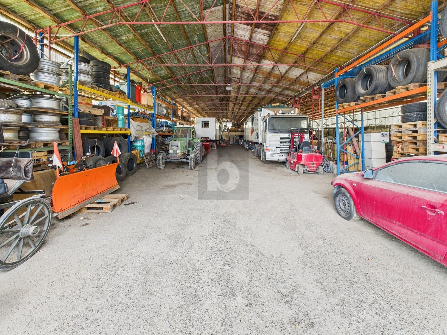 330m² industrial object, photo 2 of 3