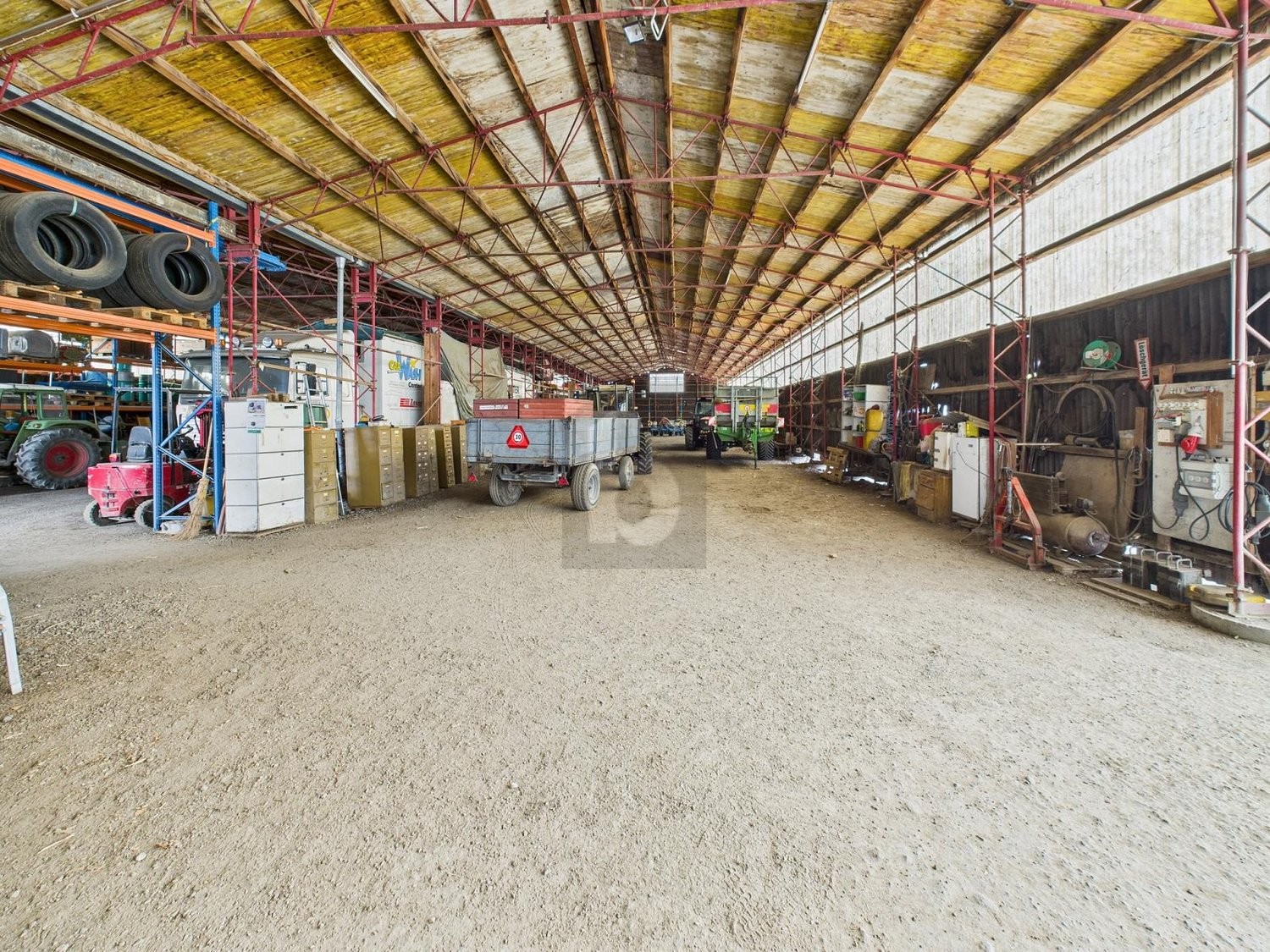 330m² industrial object, photo 1 of 3