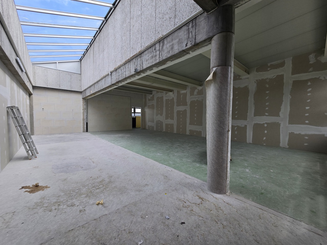288m² storage room, photo 2 of 8