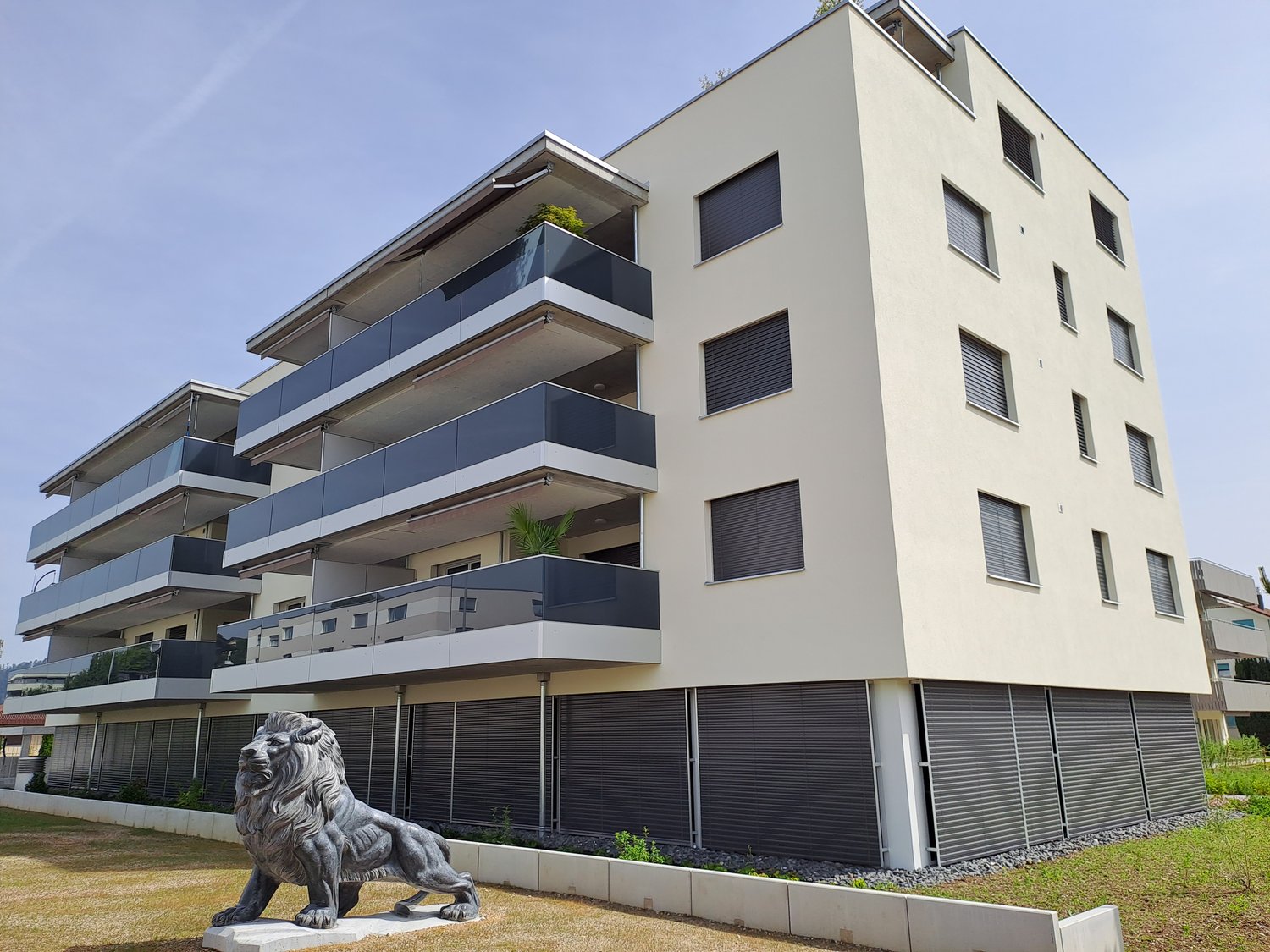 213m² commercial, photo 1 of 8