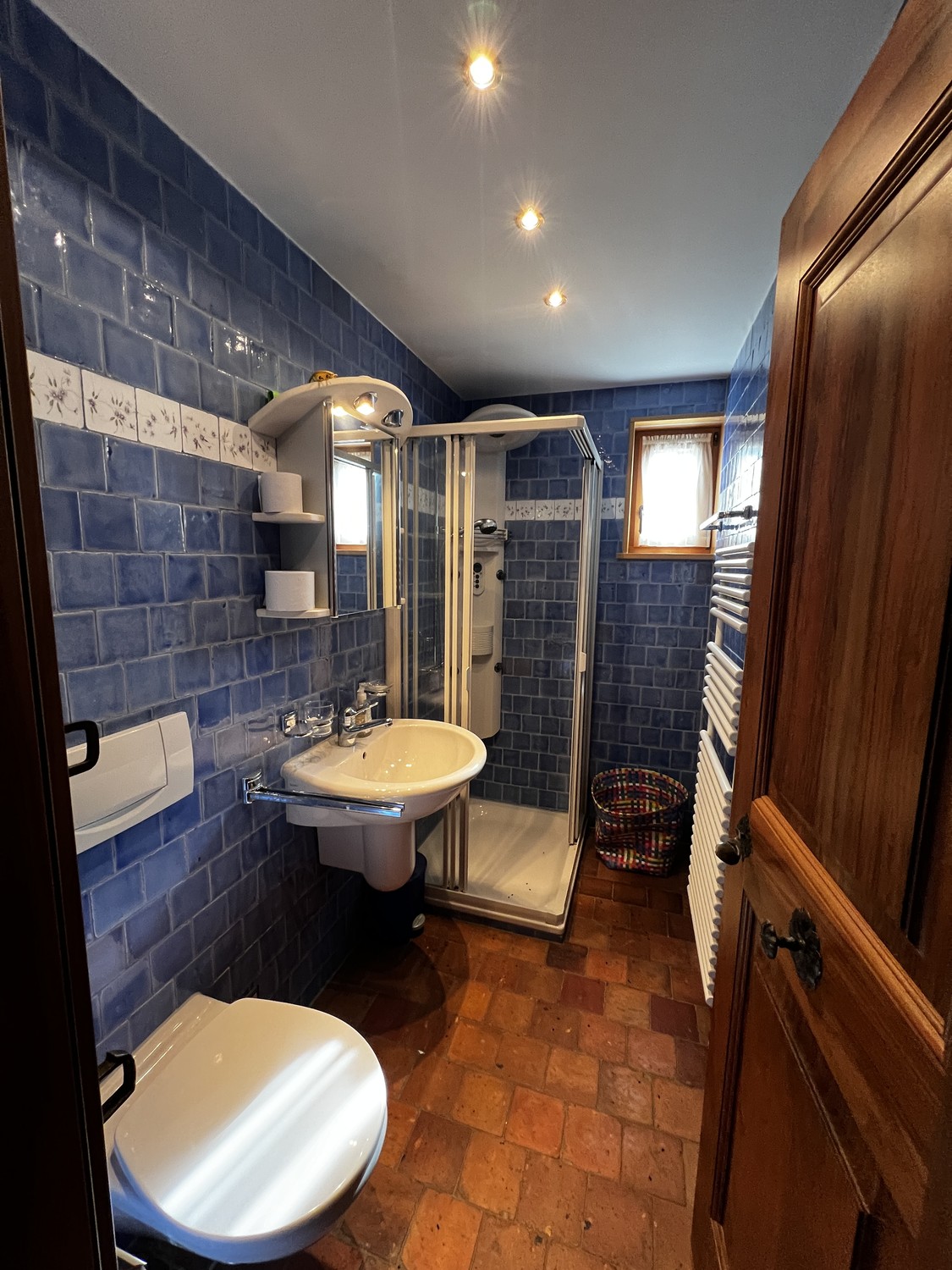 7 rooms farm house