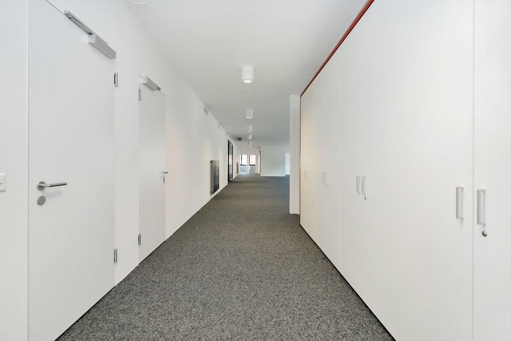 200m² office, photo 5 of 9