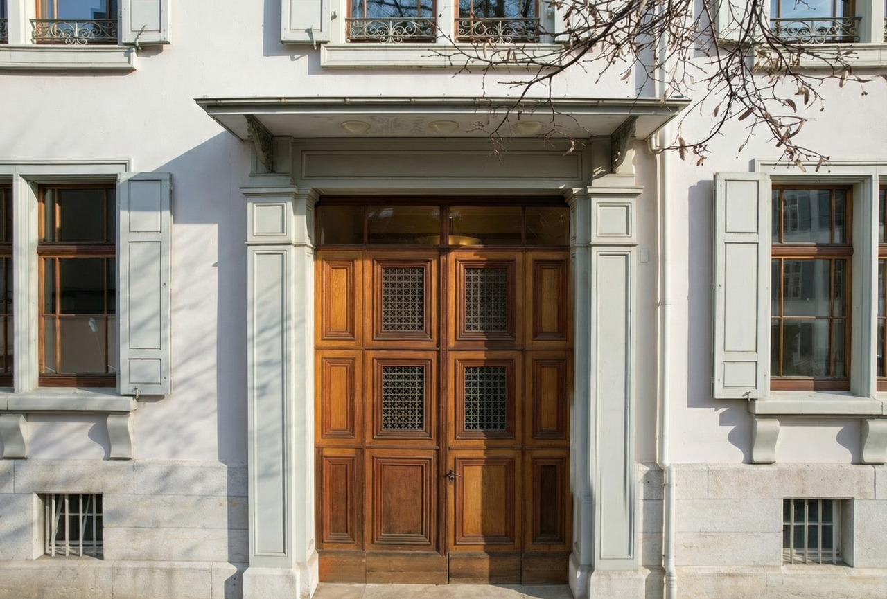 1470m² living / commercial building, photo 1 of 10