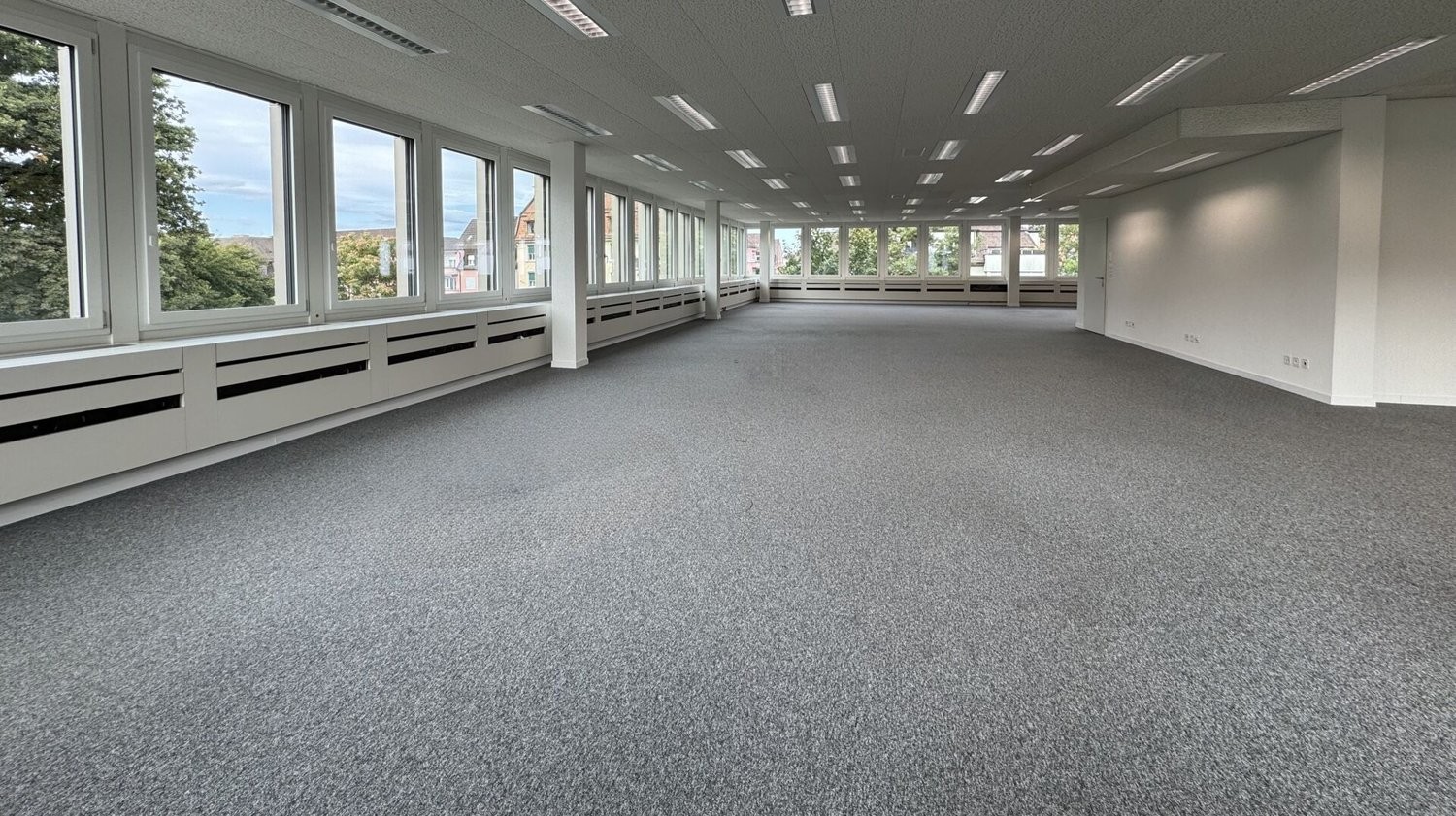 213m² office, photo 2 of 10