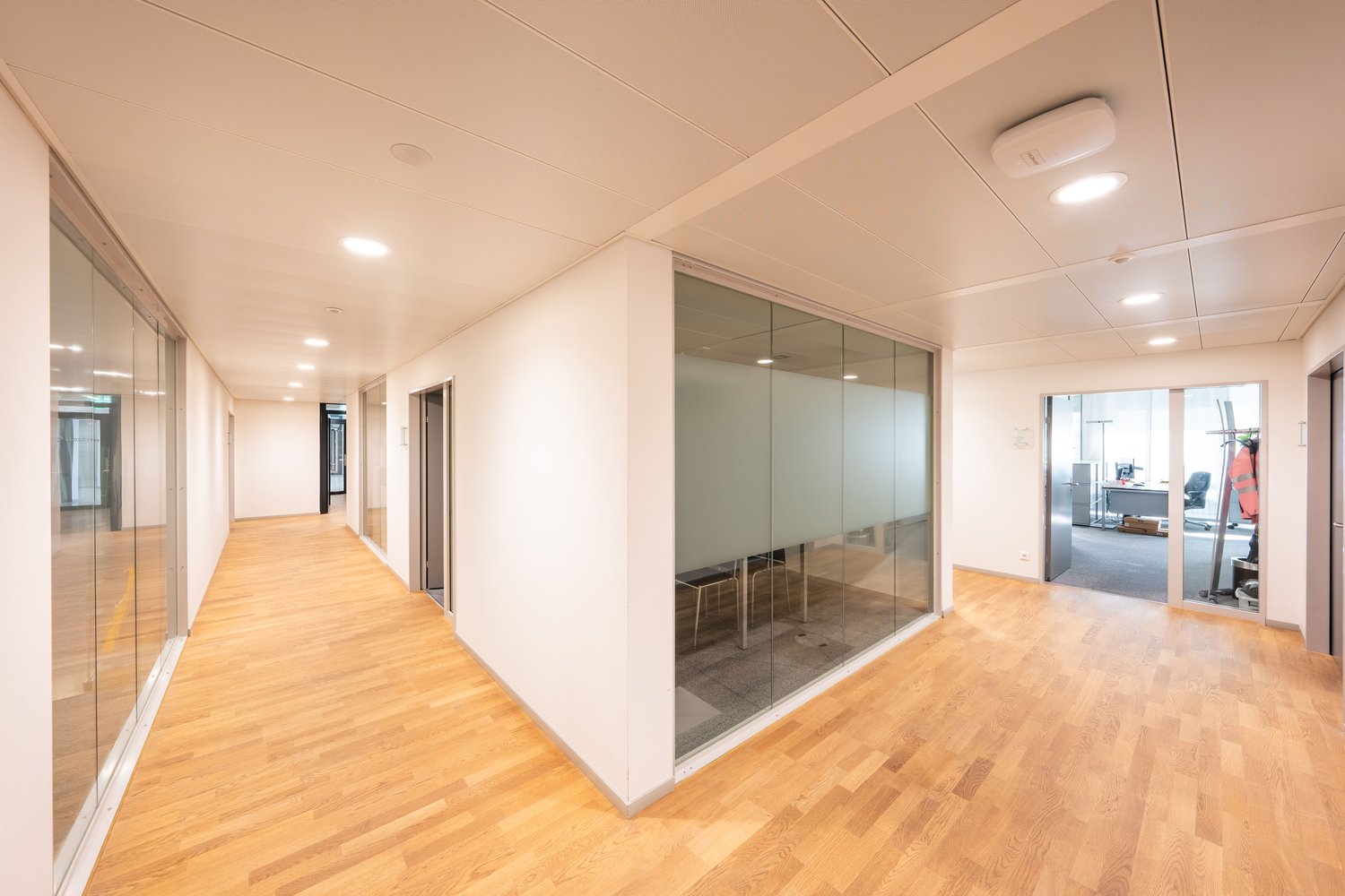 2800m² office, photo 5 of 8
