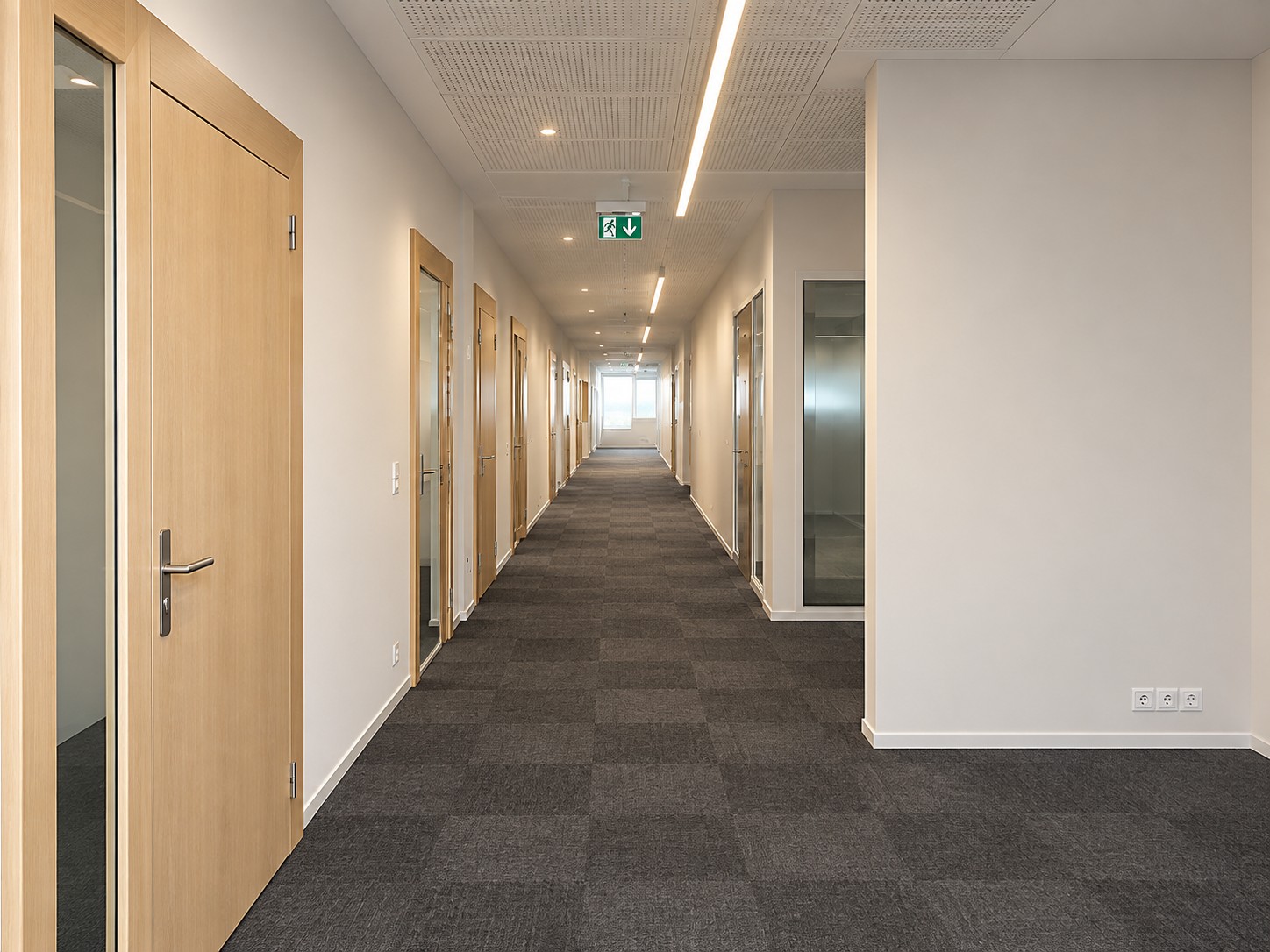 362m² office, photo 3 of 5