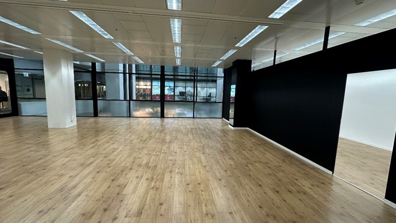 151m² commercial