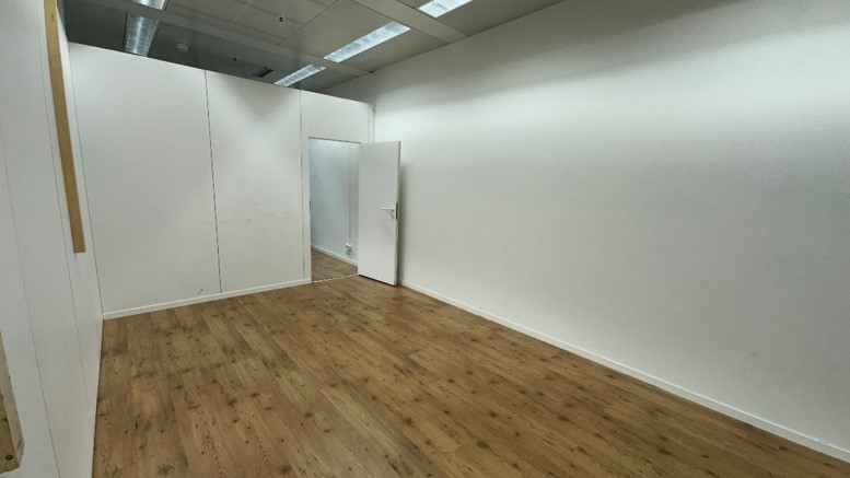 151m² commercial