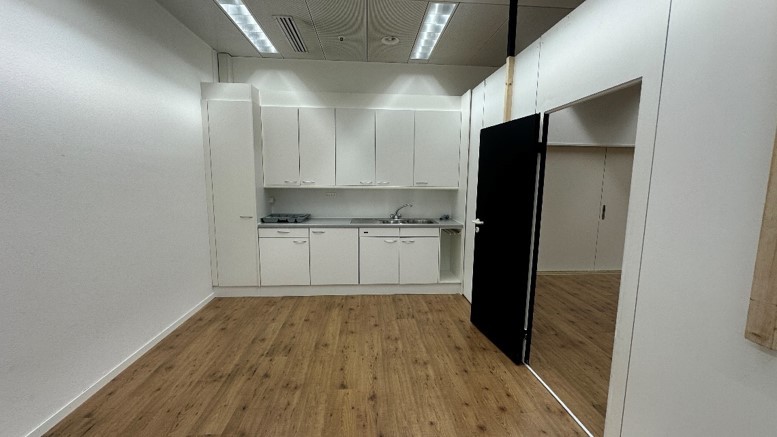 151m² commercial