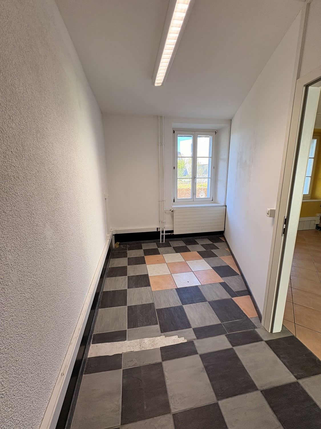 66m² shop