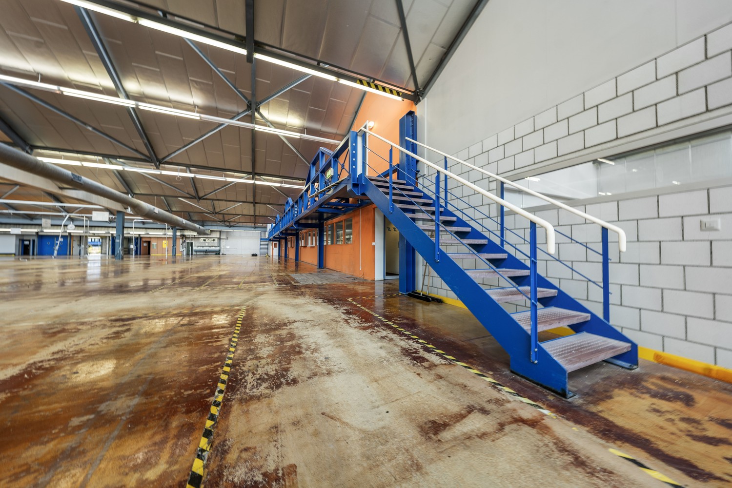 18600m² commercial
