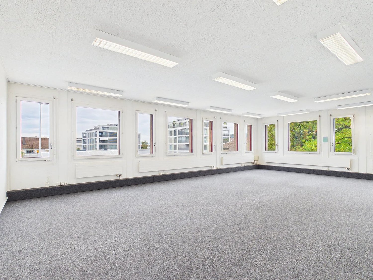 220m² commercial