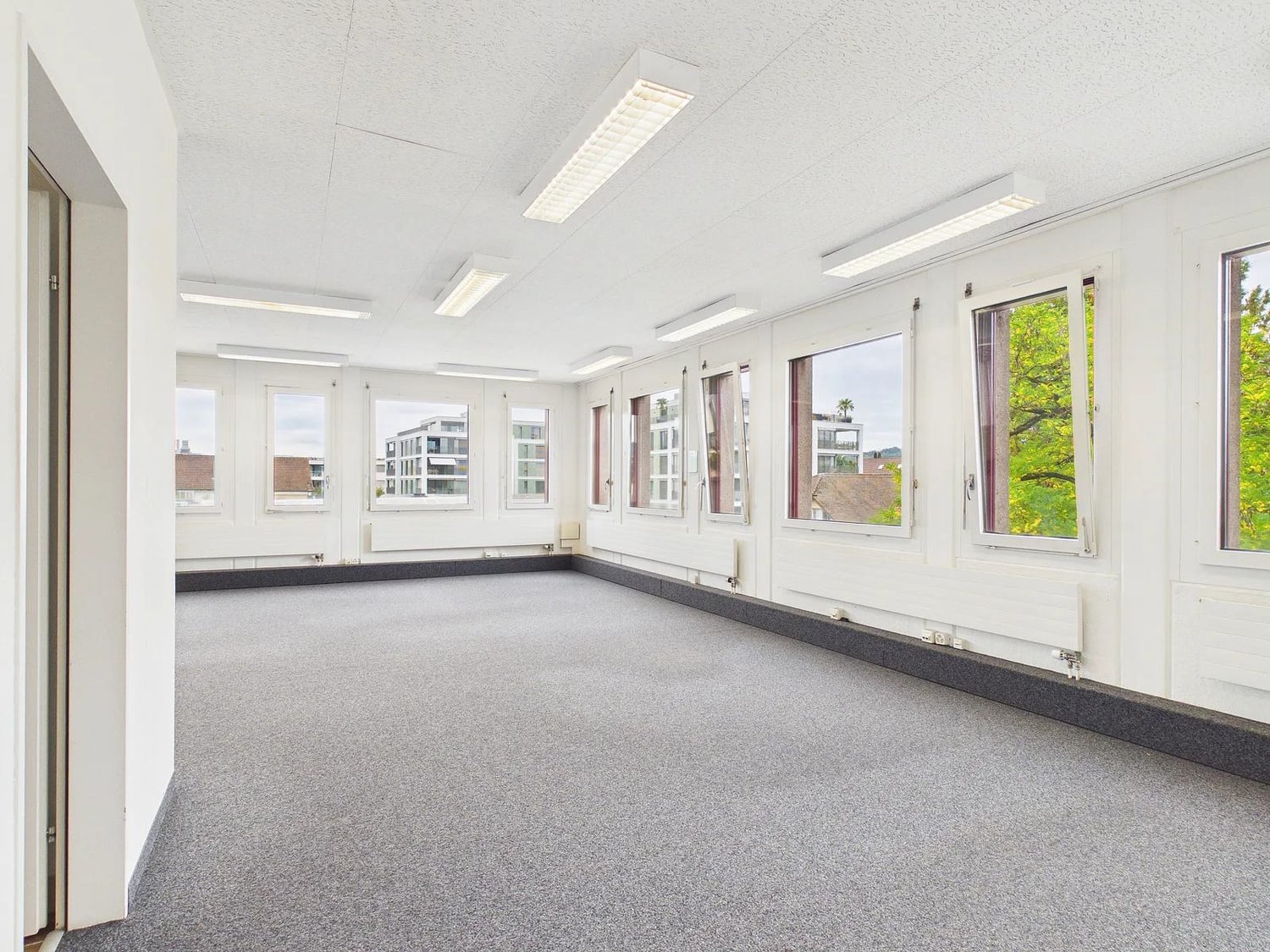 220m² commercial