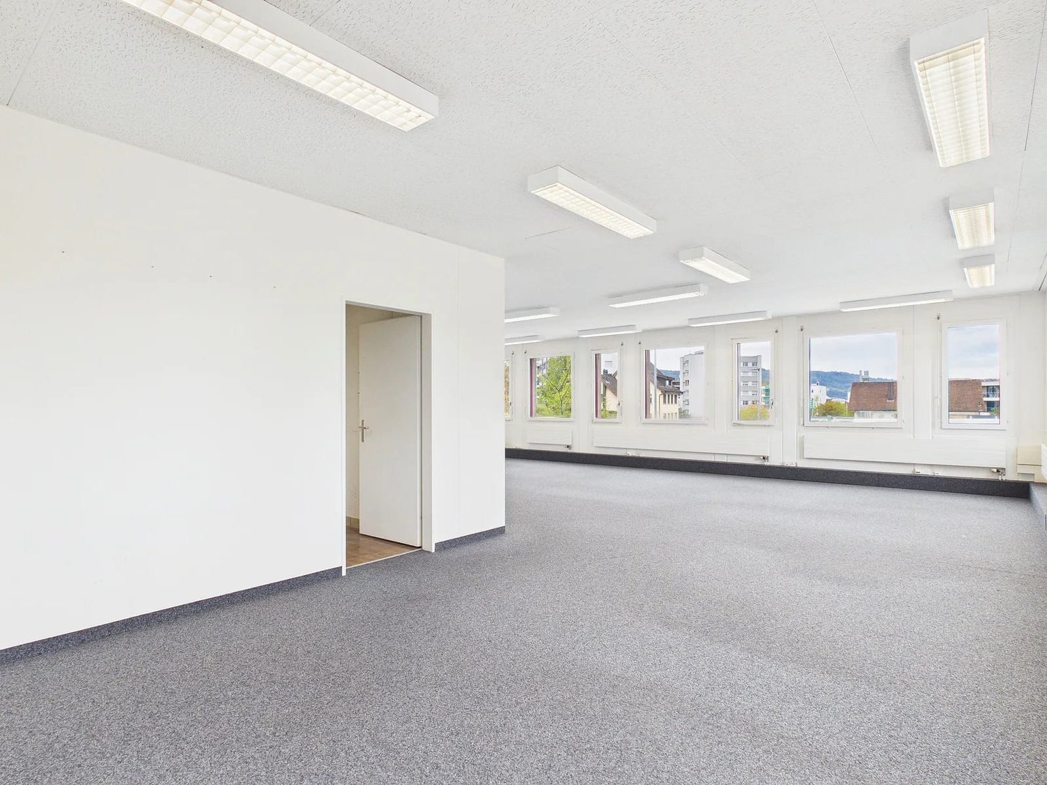 220m² commercial