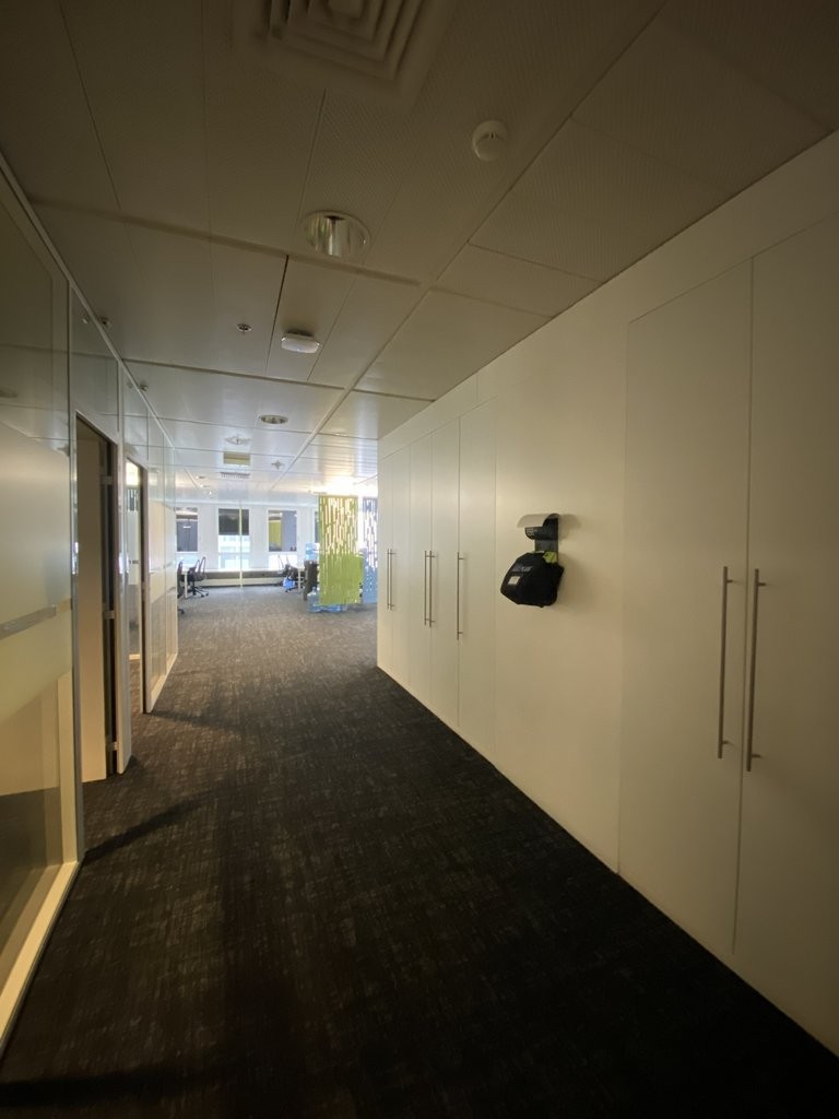 677m² office, photo 3 of 9
