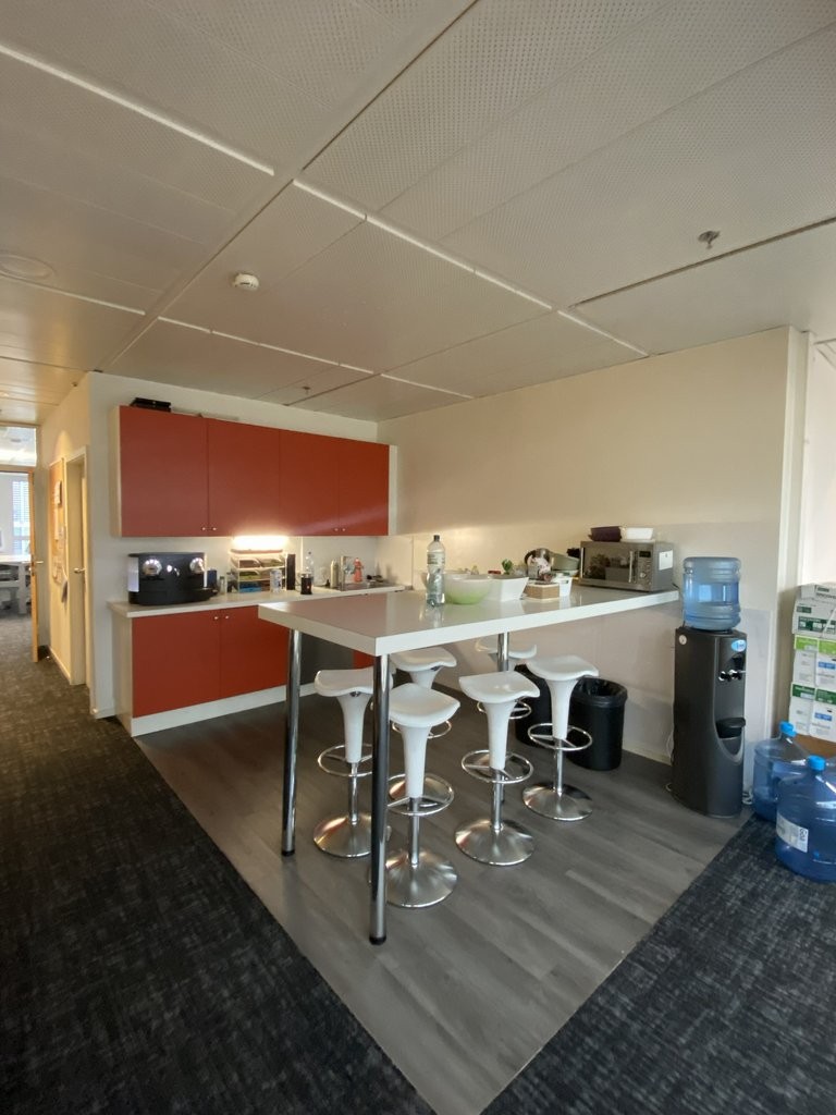 677m² office, photo 6 of 9