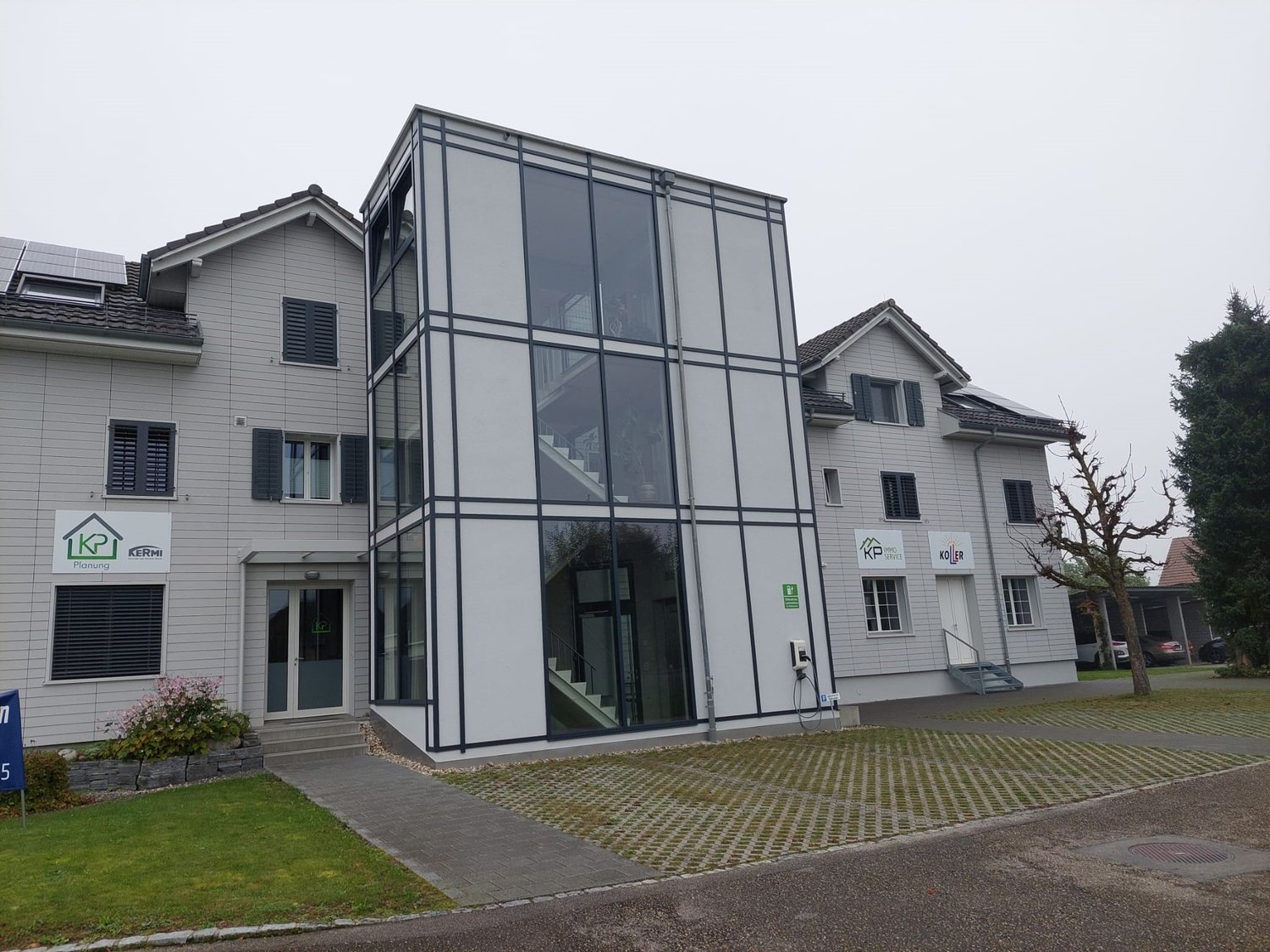 100m² office