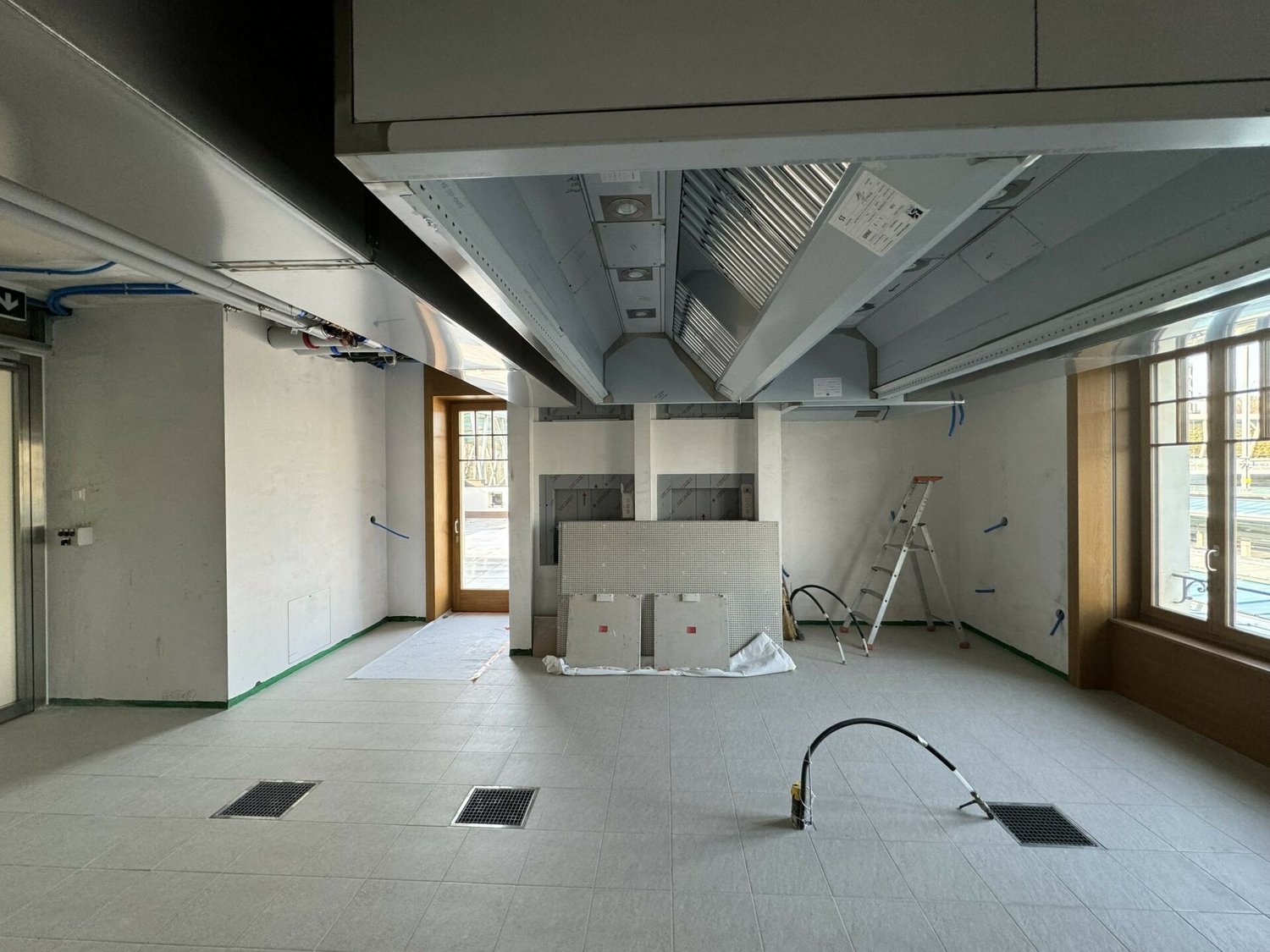 212m² restaurant, photo 2 of 10