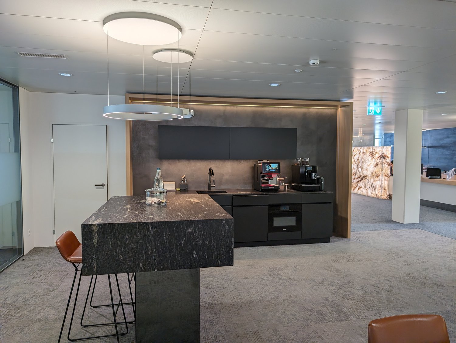 965m² office