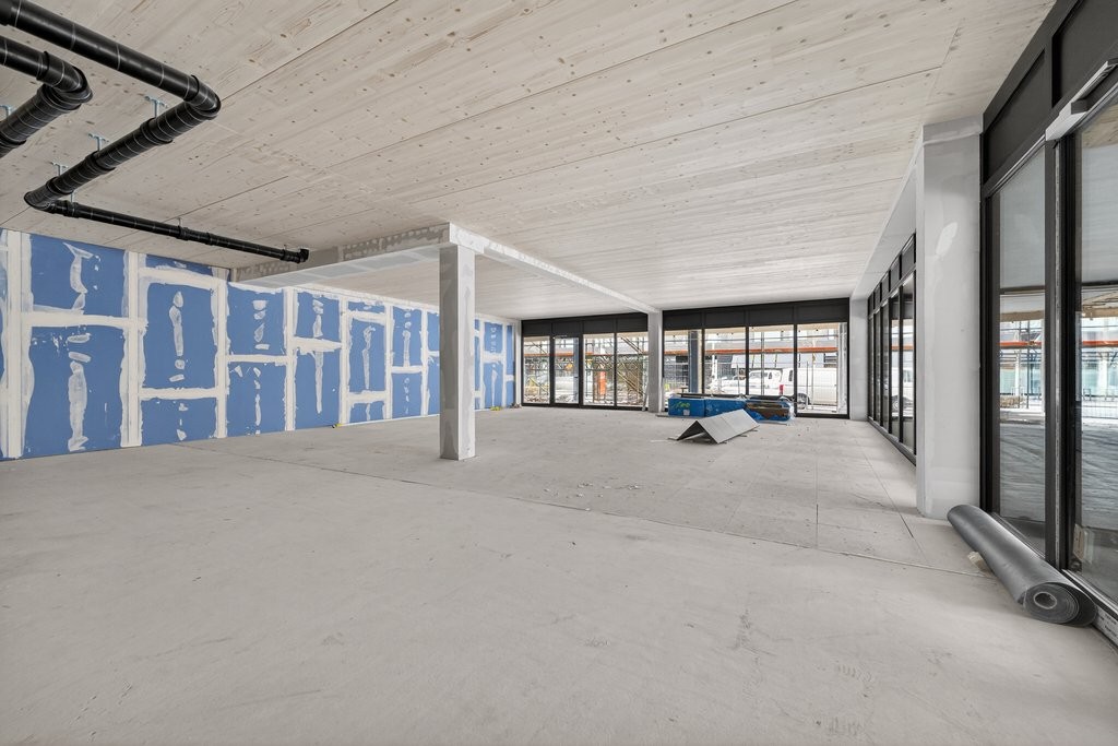 270m² shop, photo 3 of 6