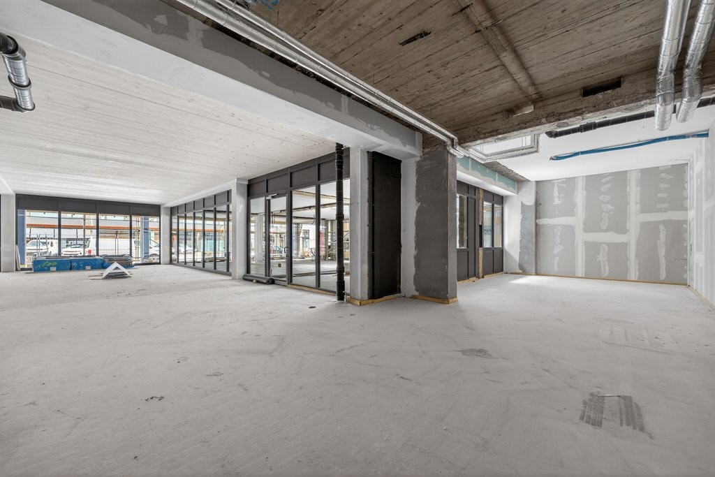 270m² shop, photo 5 of 6