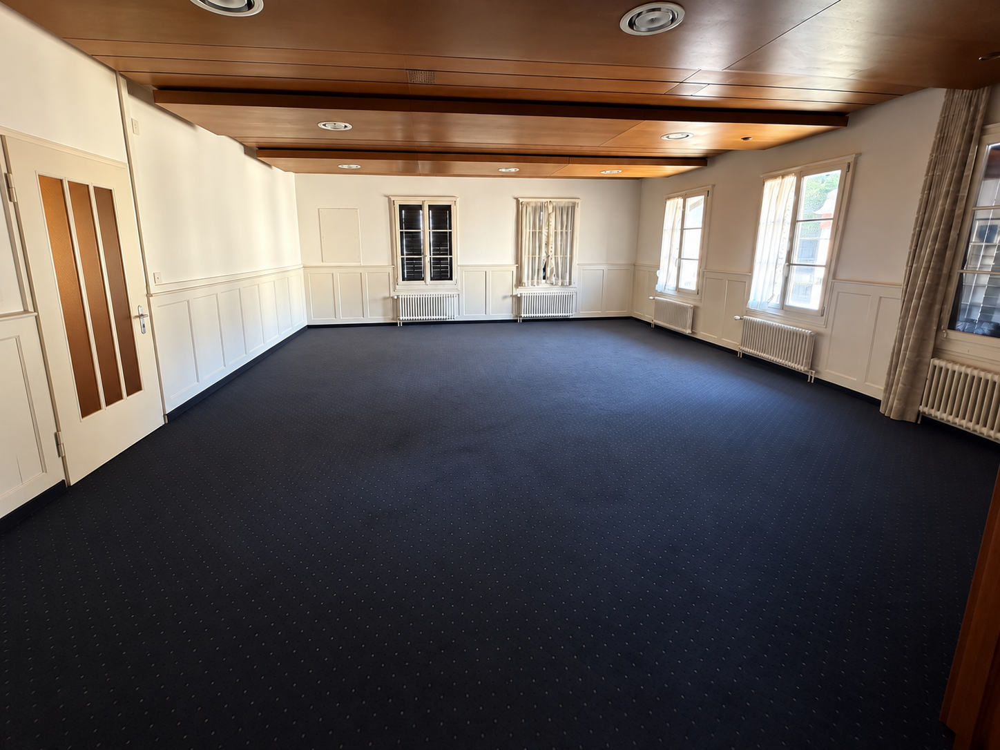 Commercial, photo 5 of 7