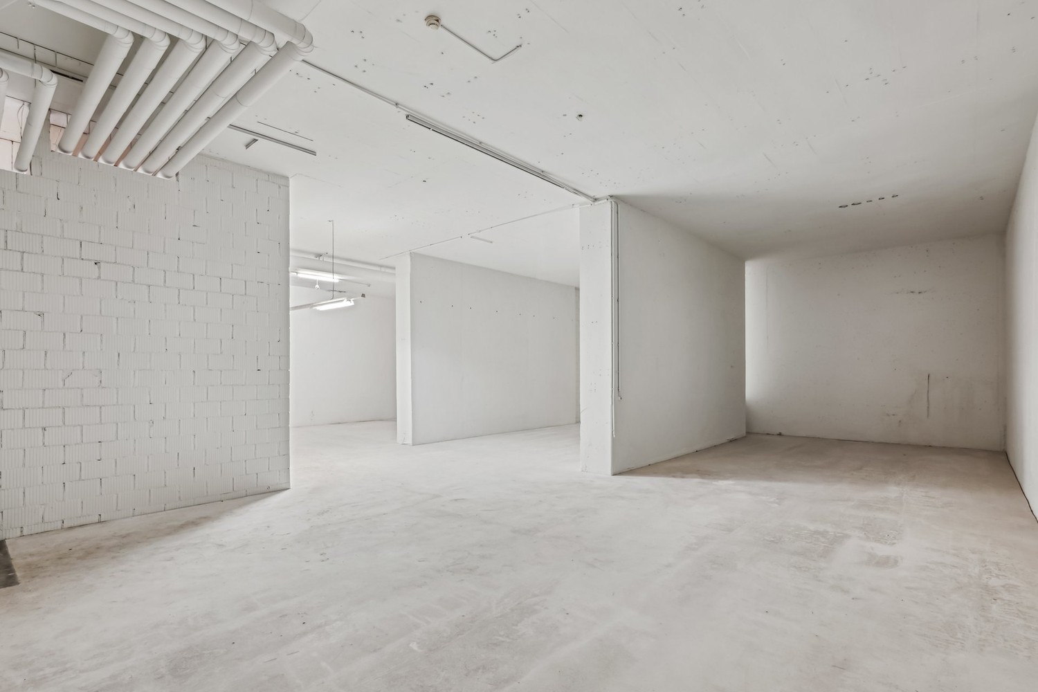 210m² salle de hobby, photo 3 sur 8