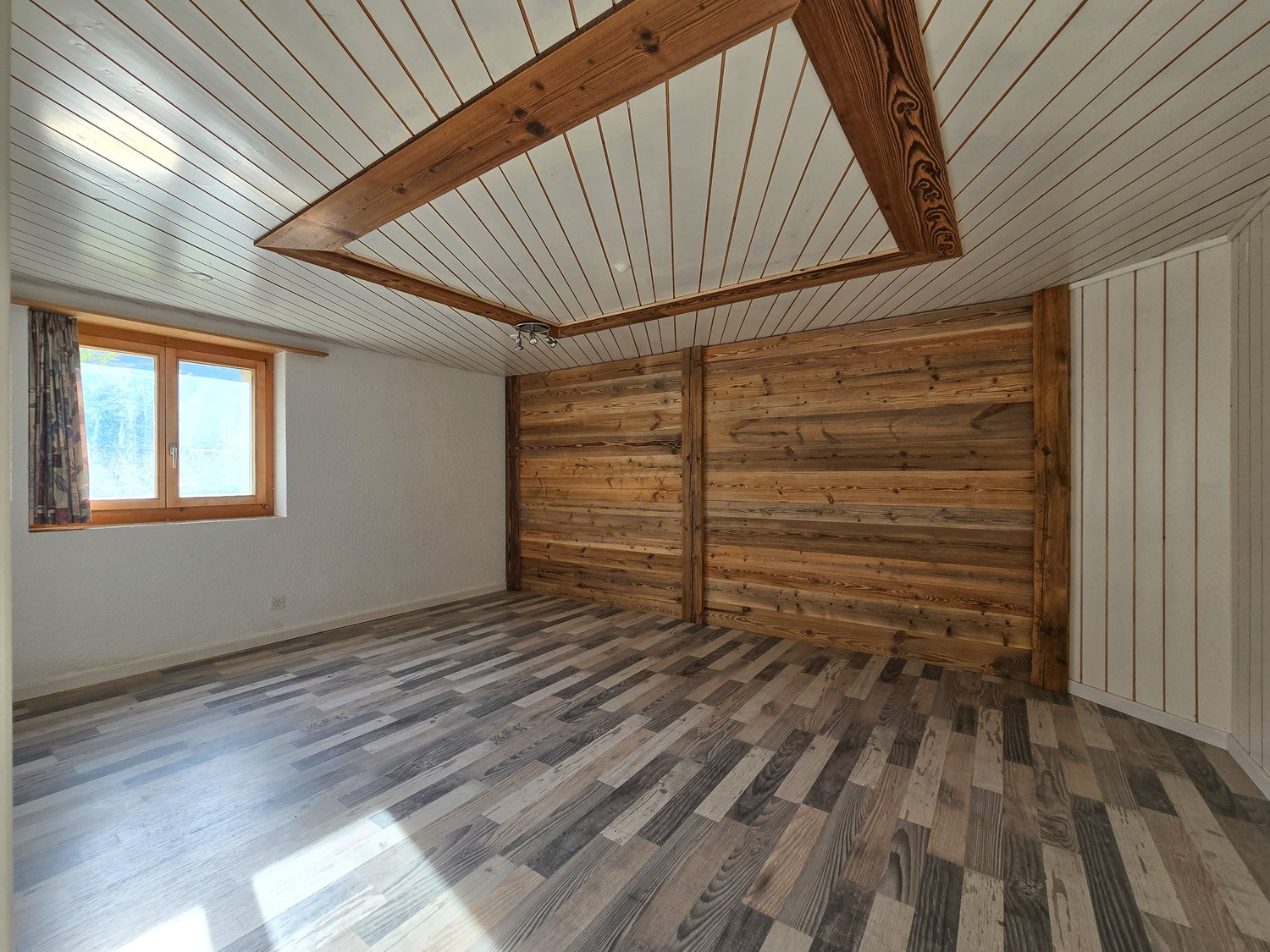Commercial, photo 3 of 5