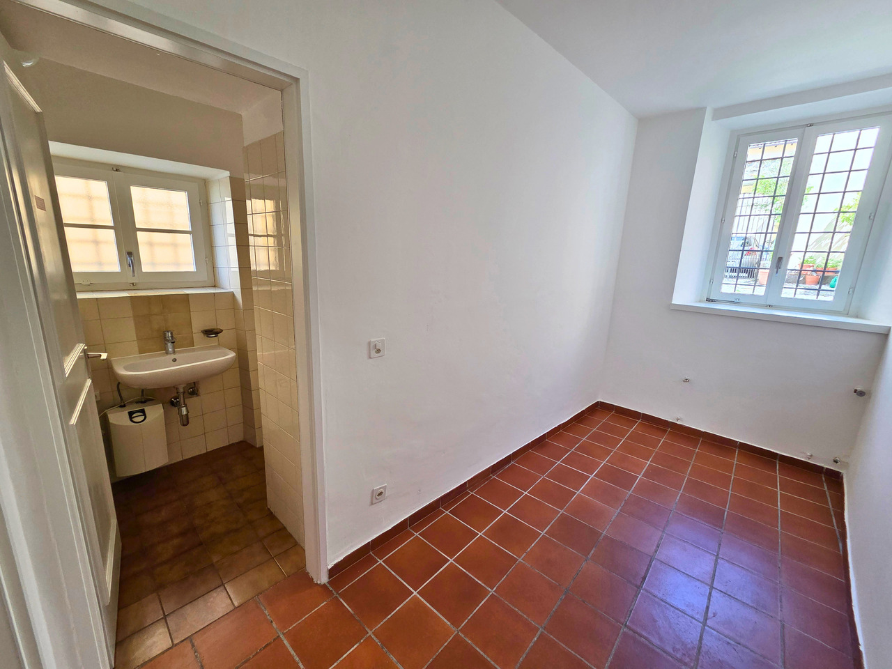 60m² commercial
