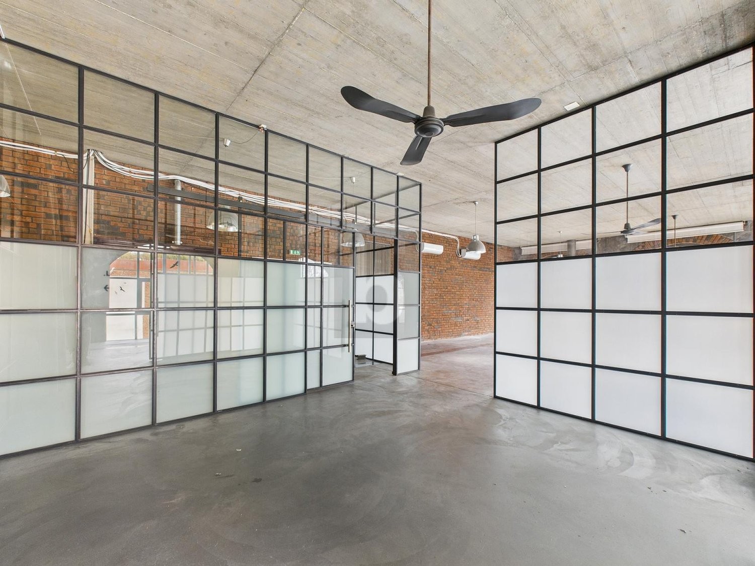 170m² office, photo 1 of 4