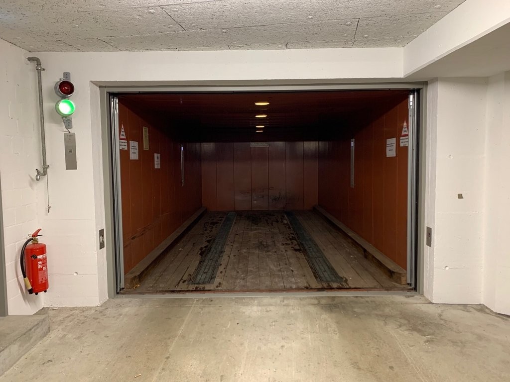 Underground slot, photo 1 of 3