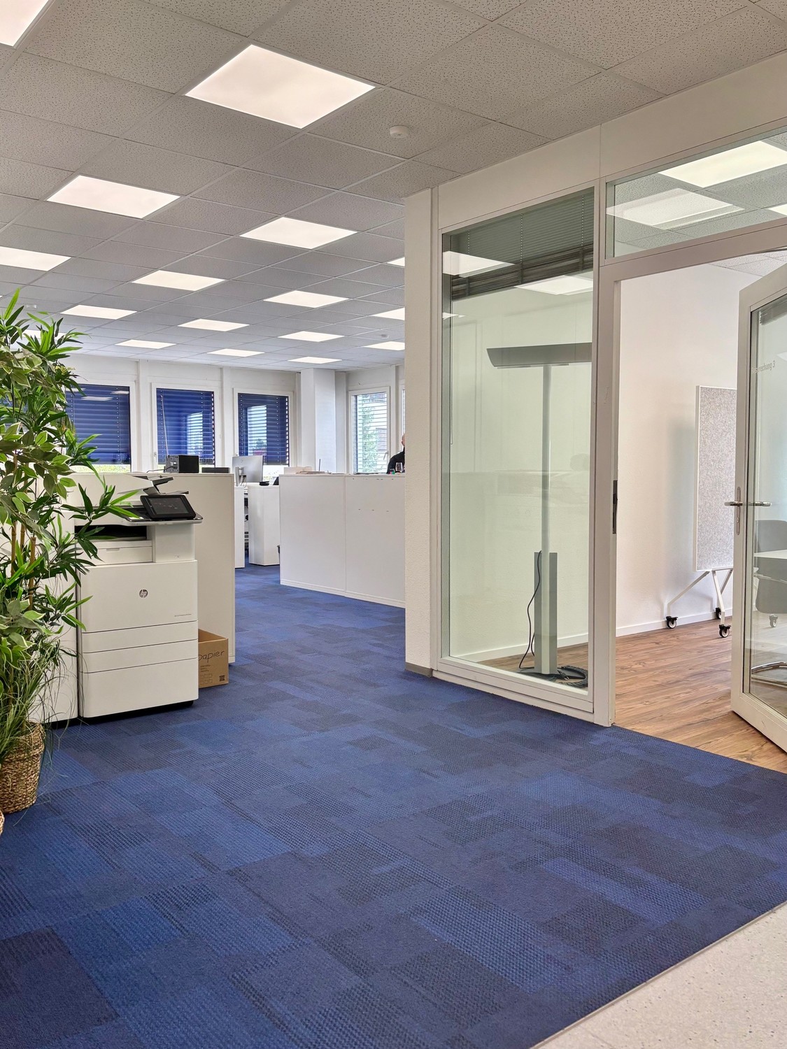 602m² office, photo 1 of 6