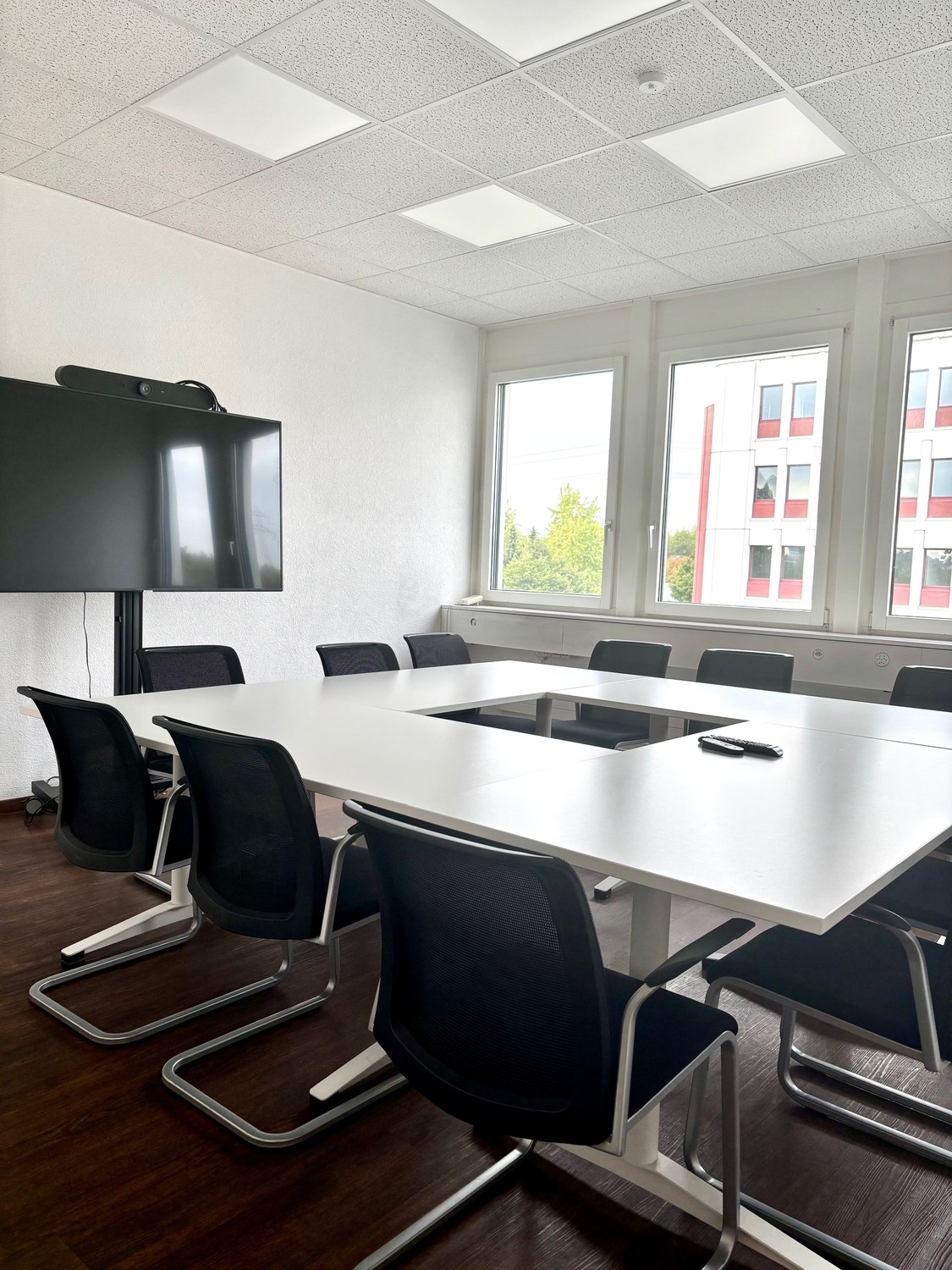 602m² office, photo 3 of 6